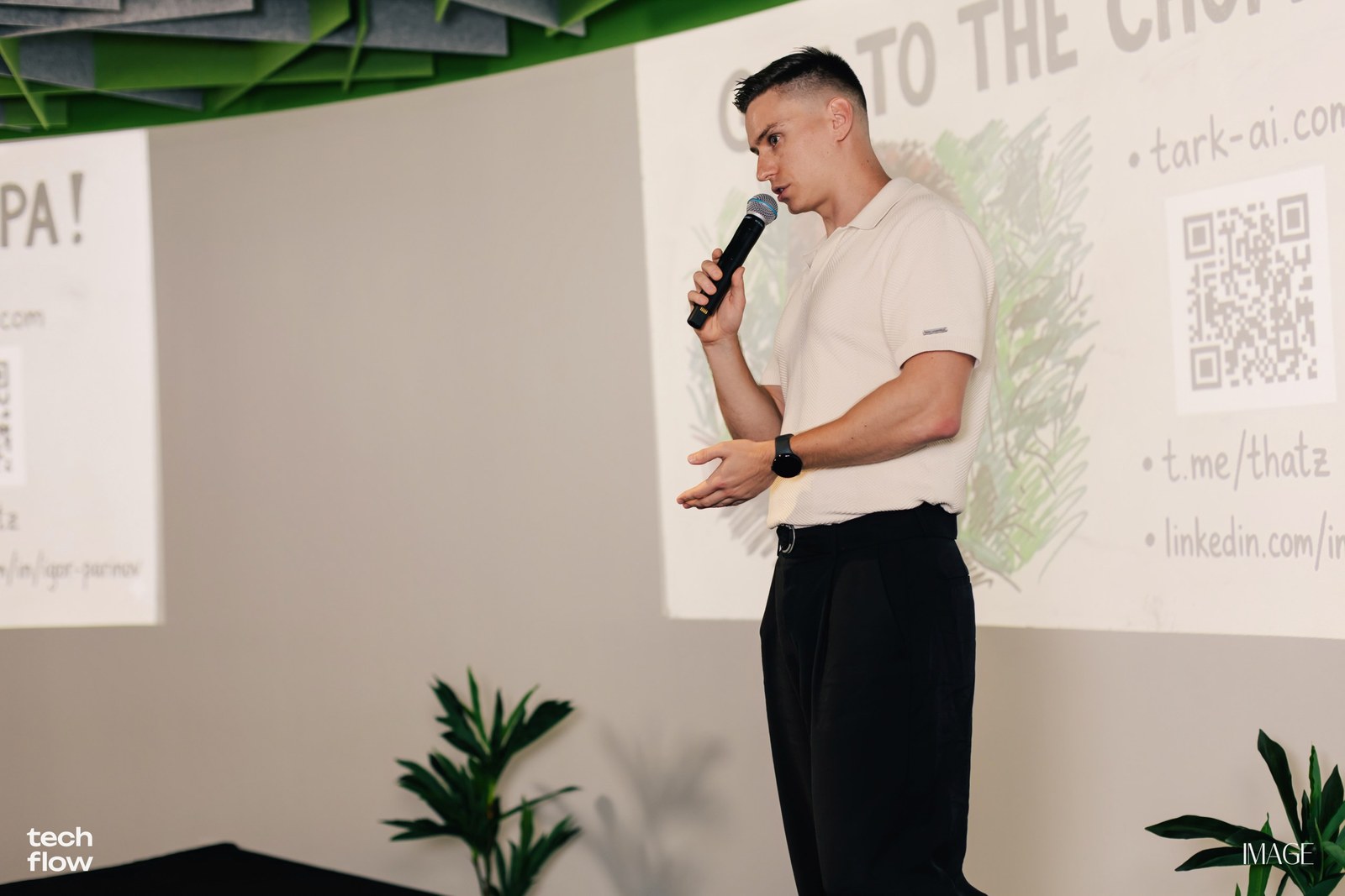 Ihor Parinov closing his Tech Flow presentation
